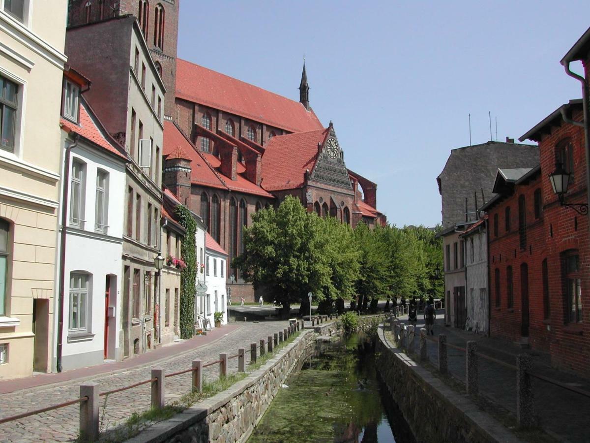 Stadtvilla Bruegemann Mit Terrasse & Parkplatz - Abc136 By Abcwismar Exterior photo