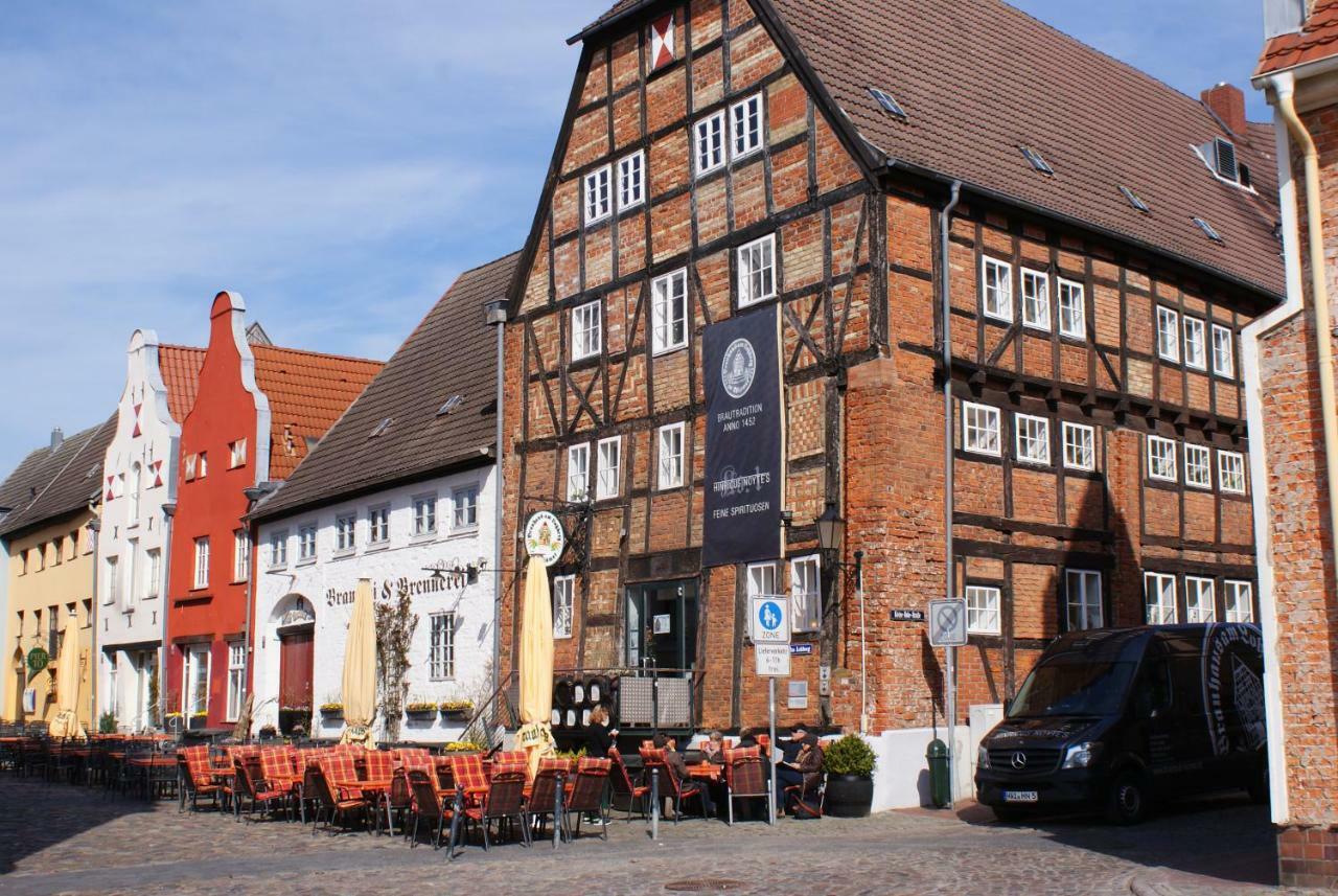 Stadtvilla Bruegemann Mit Terrasse & Parkplatz - Abc136 By Abcwismar Exterior photo
